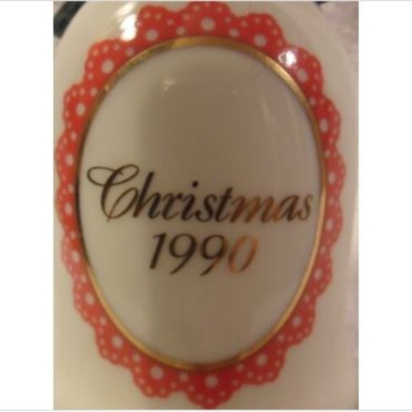 Avon Waiting for Santa Porcelain Christmas Bell - Picture 5 of 8